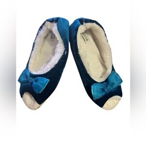 NWT sz 5-6 snoozies non-slip slippers